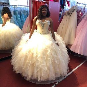 Meet your Posher, Leah